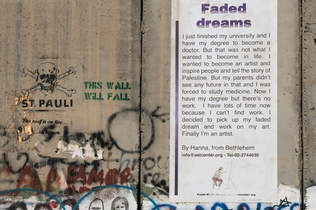 Wandzeitungen dokumentieren das Schicksal palästinensischer Jugendlicher in Bethlehem