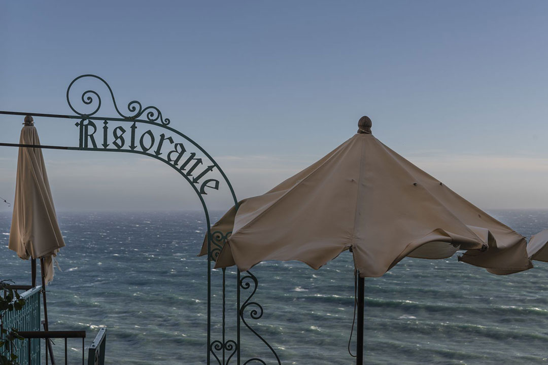 Speisen mit Blick auf den Golf von Diano Marina