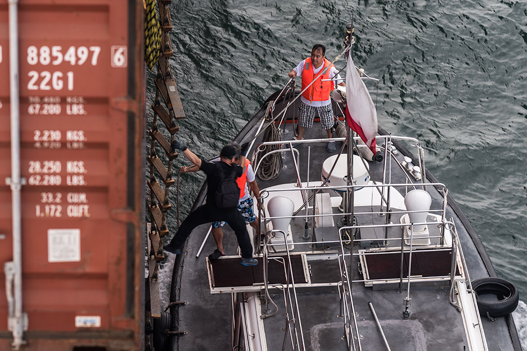 Hongkong-Lotse geht von Bord