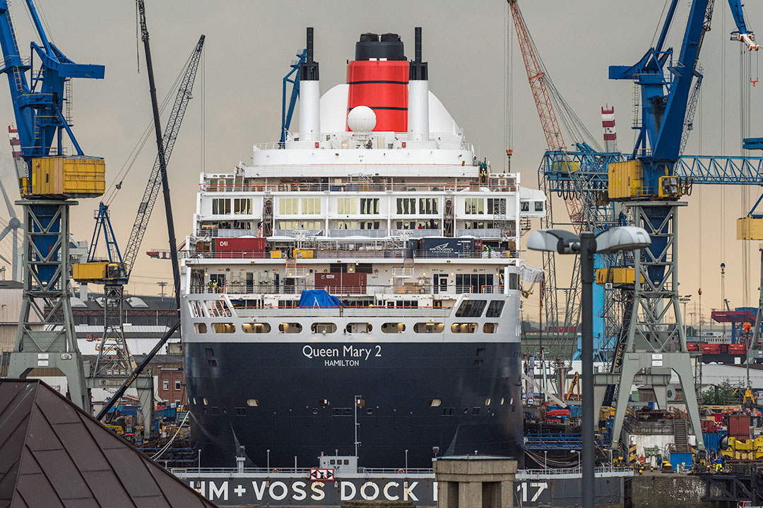 Queen Mary 2 im Trockendock
